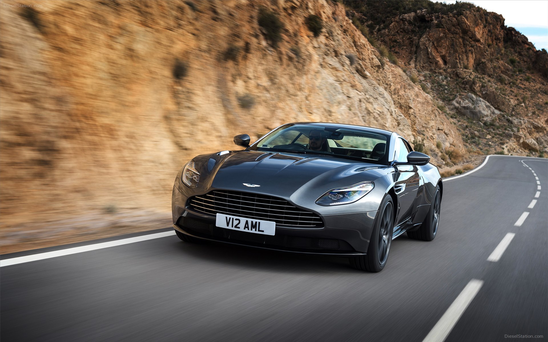 Aston Martin DB11 2017